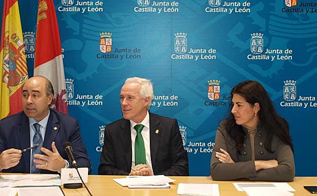 Teodoro Ozarín, Luis Domingo González y Silvia Aneas, en la presentación del operativo de vialidad invernal. 
