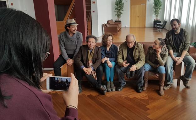 Miembros de Els Joglars, durante la presentación de la obra en el Teatro Calderón.
