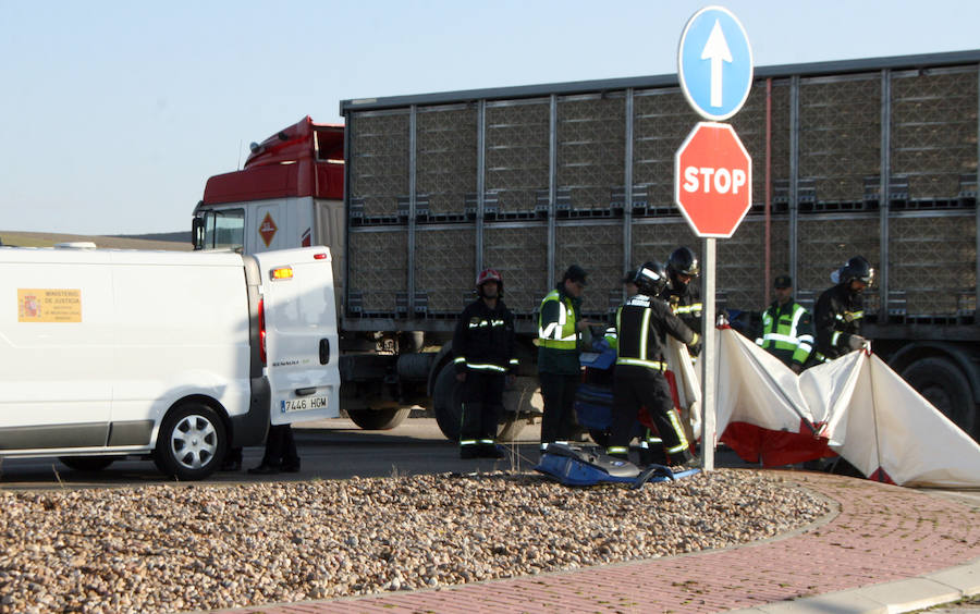 Fotos: Un muerto y tres heridos en un accidente en Cuéllar