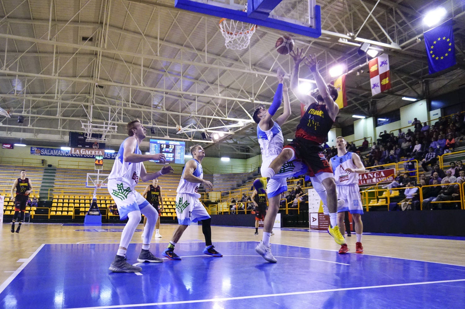 El equipo salmantino logra una gran remontada final para forzar la prórroga y vencer después al líder de la Liga