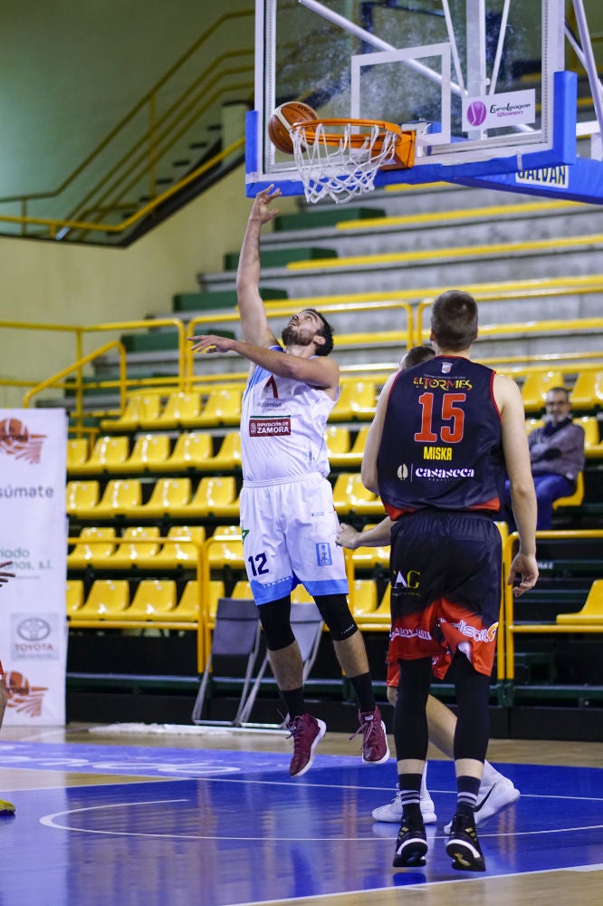 El equipo salmantino logra una gran remontada final para forzar la prórroga y vencer después al líder de la Liga