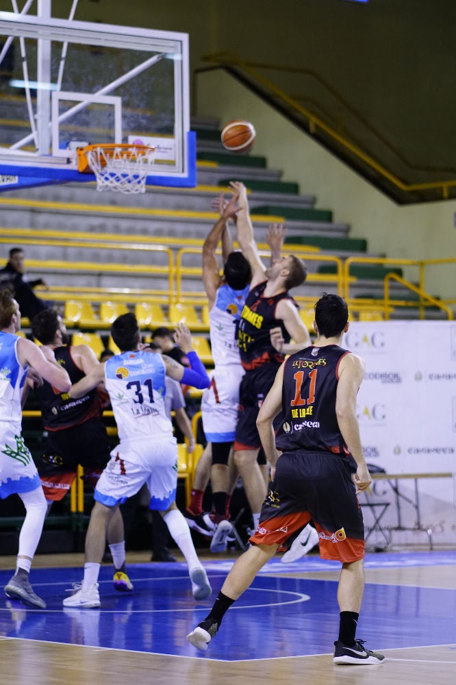 El equipo salmantino logra una gran remontada final para forzar la prórroga y vencer después al líder de la Liga