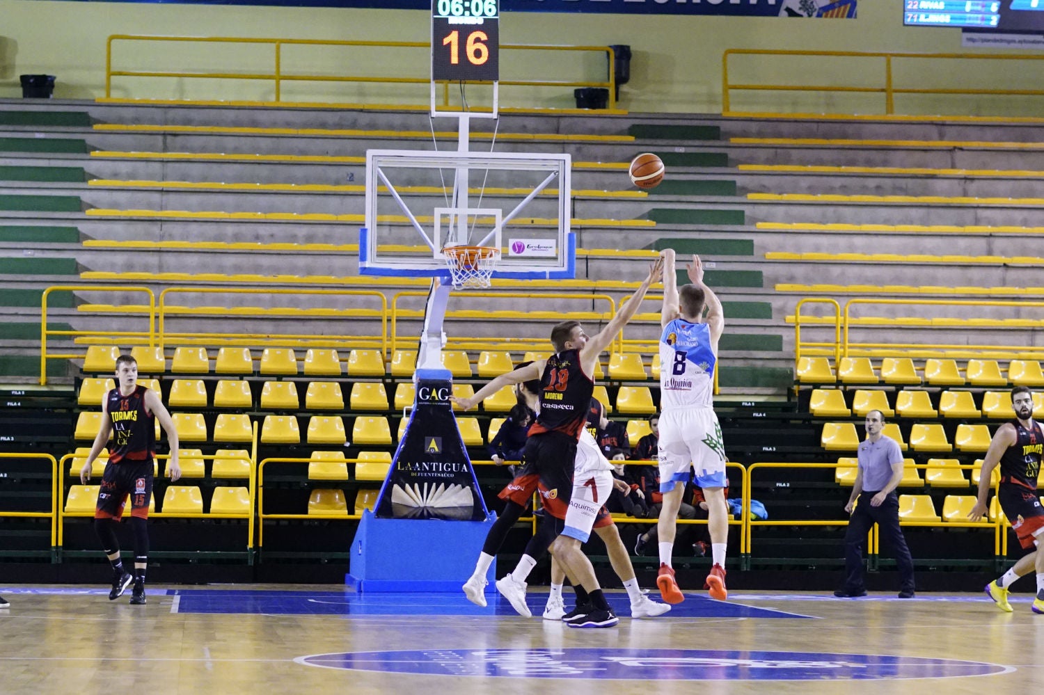 El equipo salmantino logra una gran remontada final para forzar la prórroga y vencer después al líder de la Liga