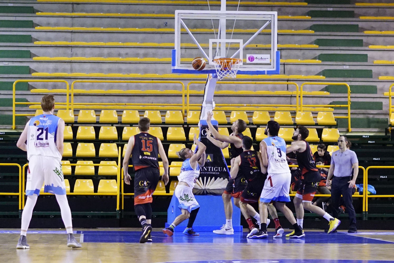 El equipo salmantino logra una gran remontada final para forzar la prórroga y vencer después al líder de la Liga
