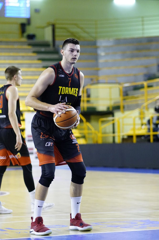 El equipo salmantino logra una gran remontada final para forzar la prórroga y vencer después al líder de la Liga