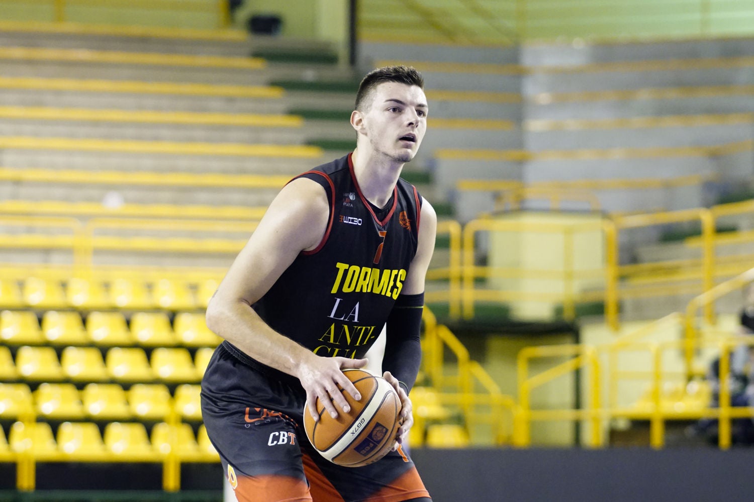 El equipo salmantino logra una gran remontada final para forzar la prórroga y vencer después al líder de la Liga