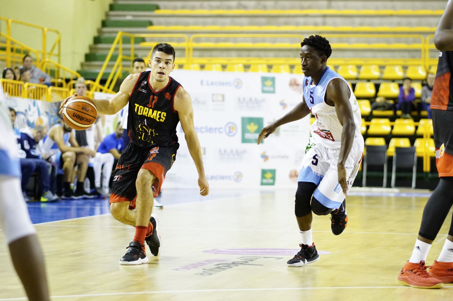 El equipo salmantino logra una gran remontada final para forzar la prórroga y vencer después al líder de la Liga