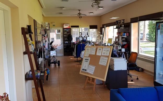 La tienda y el lugar de información del club. 