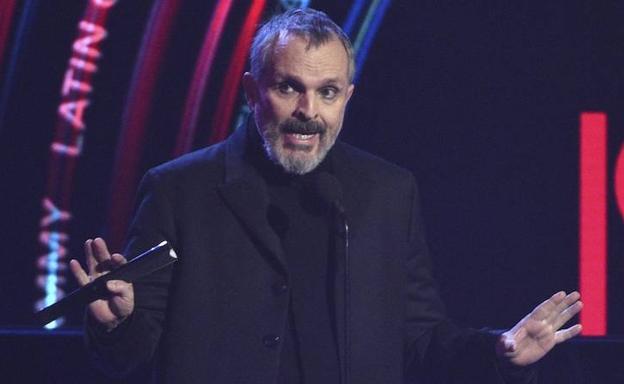 Miguel Bosé, en su intervención en Los Grammy Latinos. 