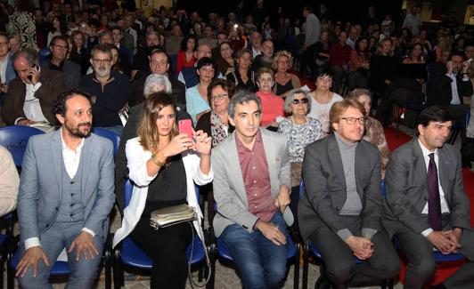 Luis Callejo (izq.), Lucñia Jiménez, David Pinillos, Jesús García y Agustín García Matilla, en la gala de la Muces de este viernes. 