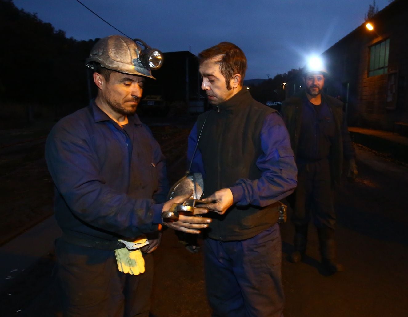 La última jornada de trabajo en una mina de carbón del Bierzo echa el cierre a una actividad que durante el último siglo cambió para siempre la historia de la comarca y de sus habitantes