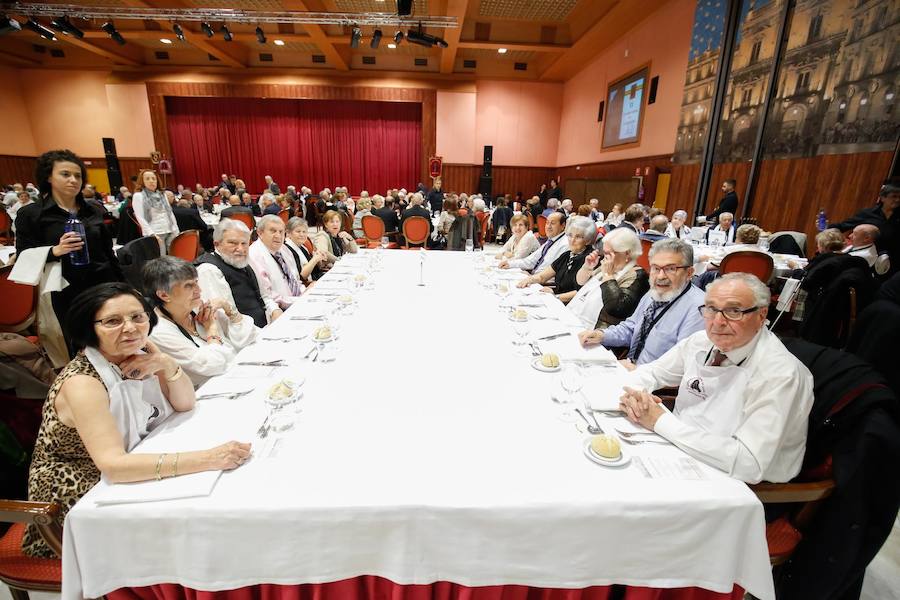 Fotos: Multitudinaria cena de cientos de capistas llegados de toda España en Salamanca