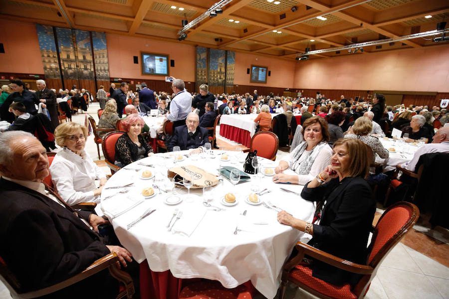 Fotos: Multitudinaria cena de cientos de capistas llegados de toda España en Salamanca