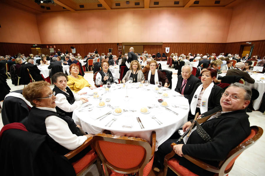 Fotos: Multitudinaria cena de cientos de capistas llegados de toda España en Salamanca