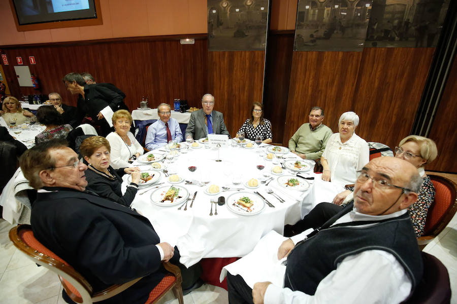 Fotos: Multitudinaria cena de cientos de capistas llegados de toda España en Salamanca