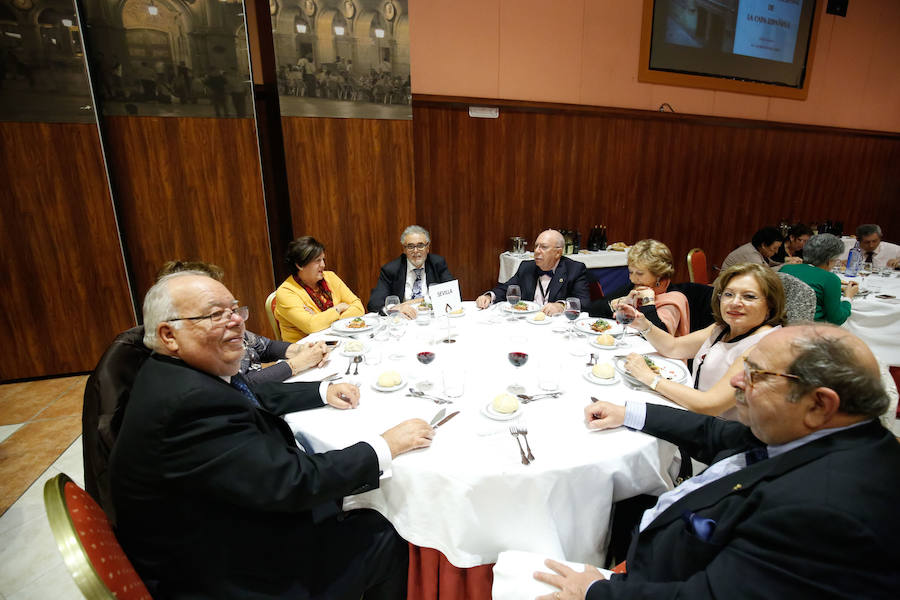 Fotos: Multitudinaria cena de cientos de capistas llegados de toda España en Salamanca