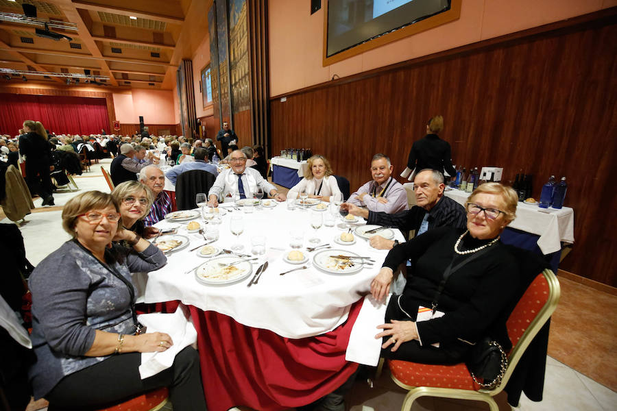Fotos: Multitudinaria cena de cientos de capistas llegados de toda España en Salamanca