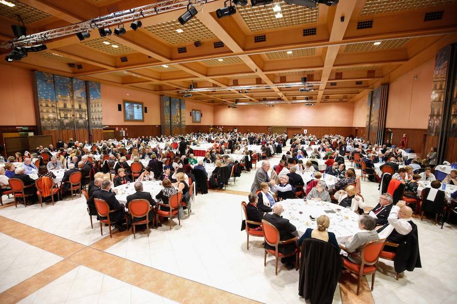 Fotos: Multitudinaria cena de cientos de capistas llegados de toda España en Salamanca