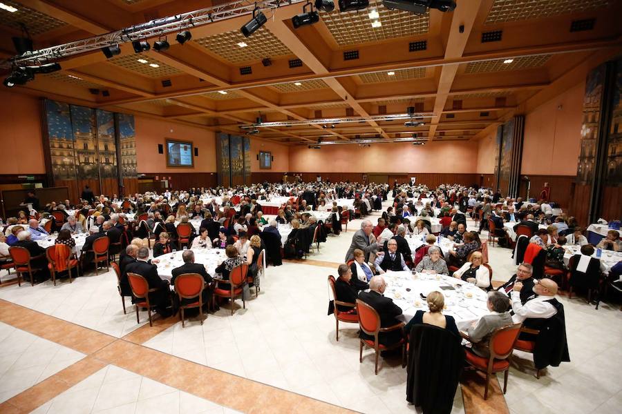 Fotos: Multitudinaria cena de cientos de capistas llegados de toda España en Salamanca