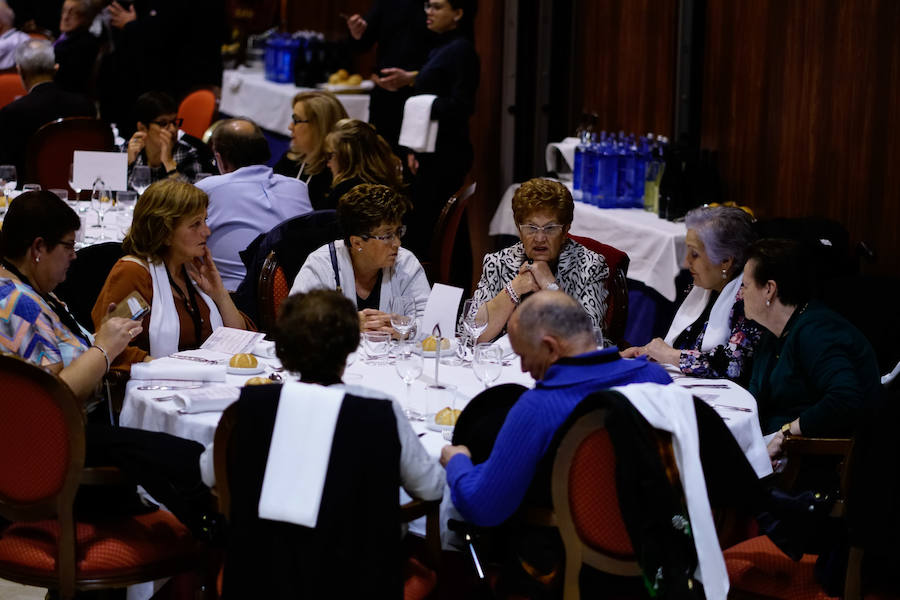 Fotos: Multitudinaria cena de cientos de capistas llegados de toda España en Salamanca