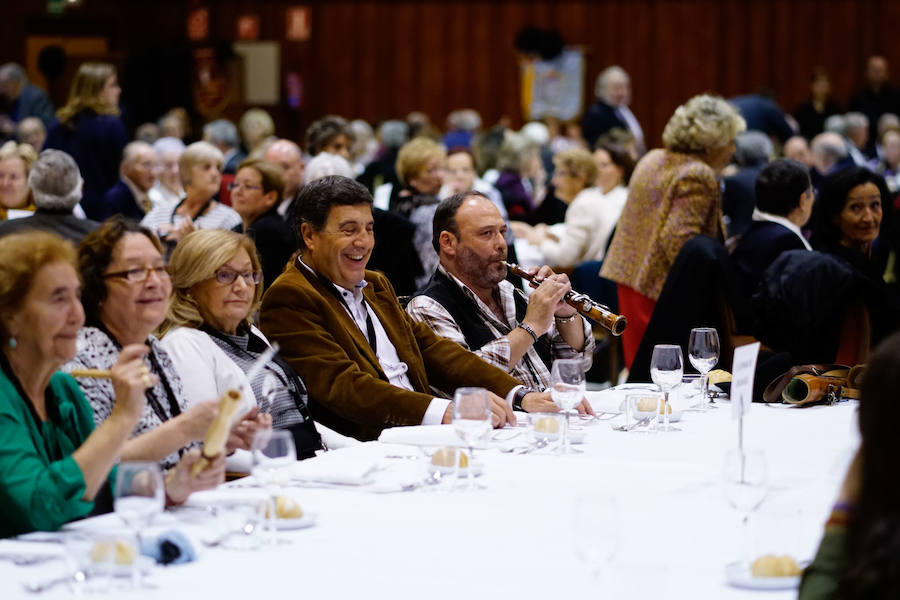 Fotos: Multitudinaria cena de cientos de capistas llegados de toda España en Salamanca