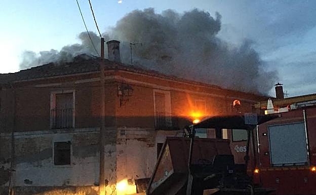 Incendio en dos viviendas de la localidad vallisoletana de Villavicencio de los Caballeros. 