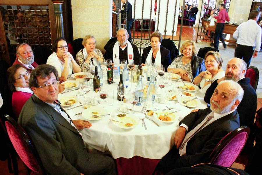 Fotos: Comida y visita de los capitas a La Alberca