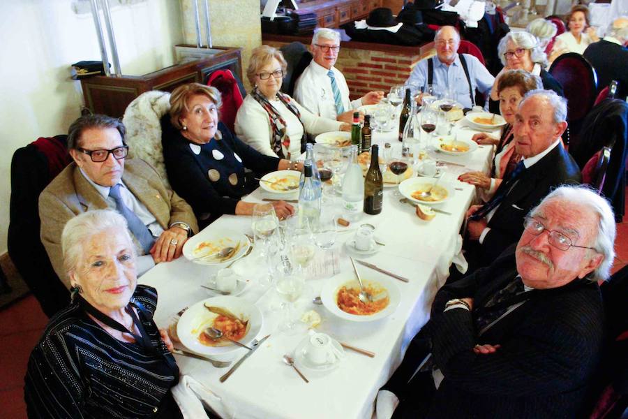 Fotos: Comida y visita de los capitas a La Alberca