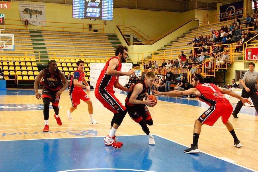 Fotos: CB Tormes-Basket Navarra