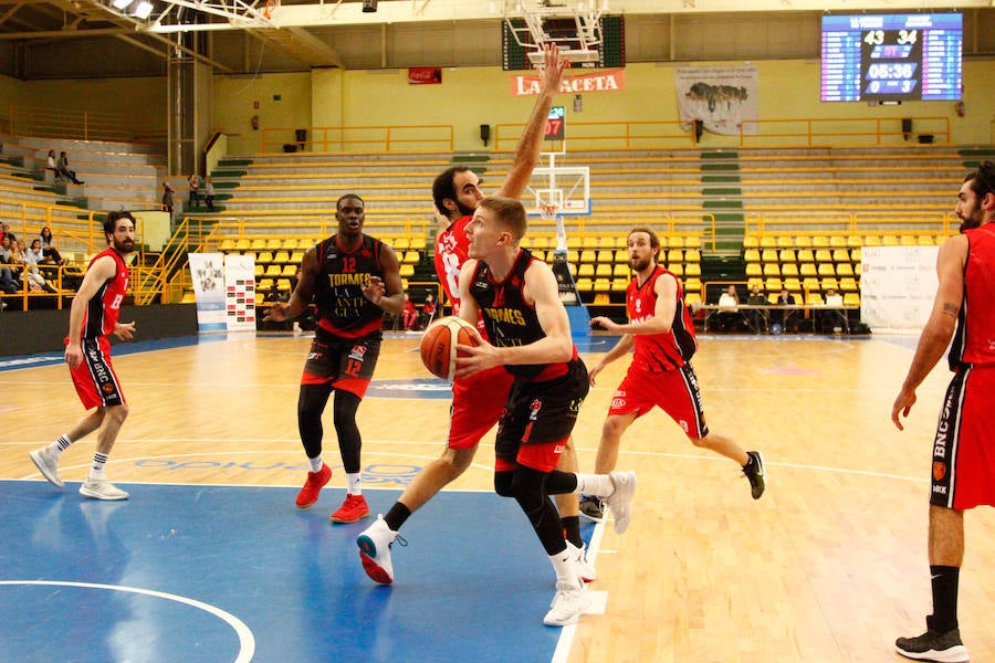 Fotos: CB Tormes-Basket Navarra
