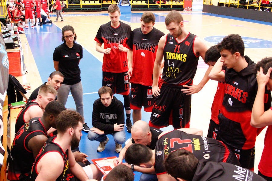 Fotos: CB Tormes-Basket Navarra
