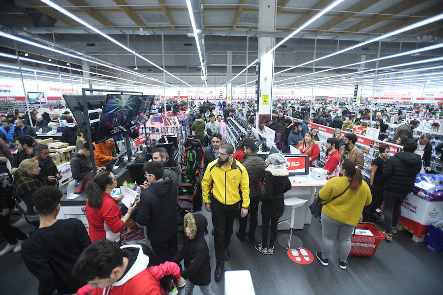 Fotos: Apertura de la nueva tienda de MediaMarkt en RÍO Shopping (Valladolid)