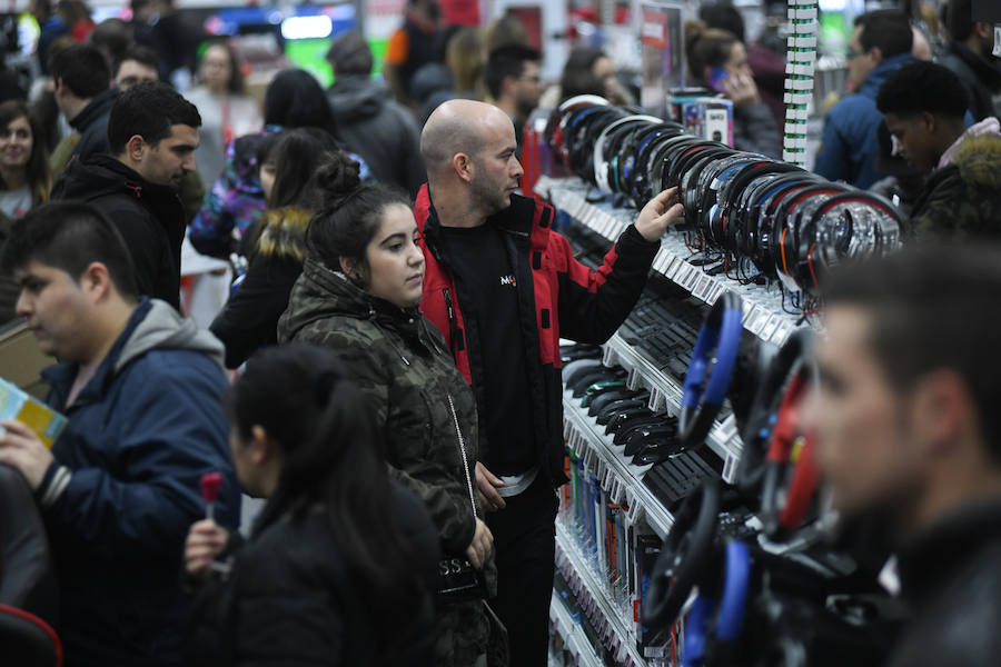 Fotos: Apertura de la nueva tienda de MediaMarkt en RÍO Shopping (Valladolid)