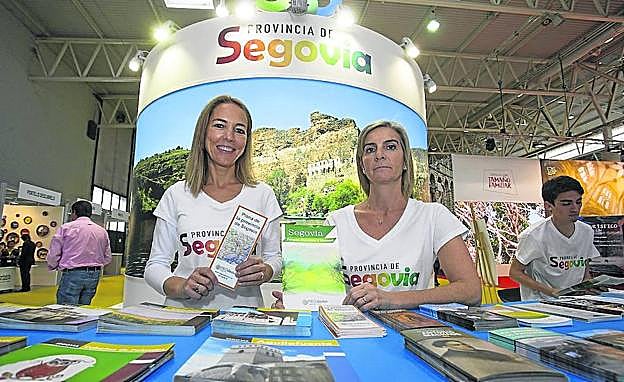 Personal de atención al público en el expositor de Prodestur del año pasado en Intur. 