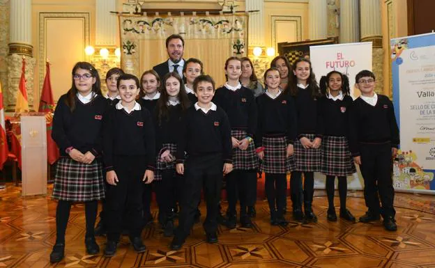 Acto institucional en el Ayuntamiento de Valladolid con motivo del Día Internacional de la Infancia.