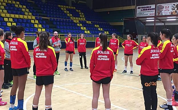 La selección promesa, durante un entrenamiento en Béjar. 