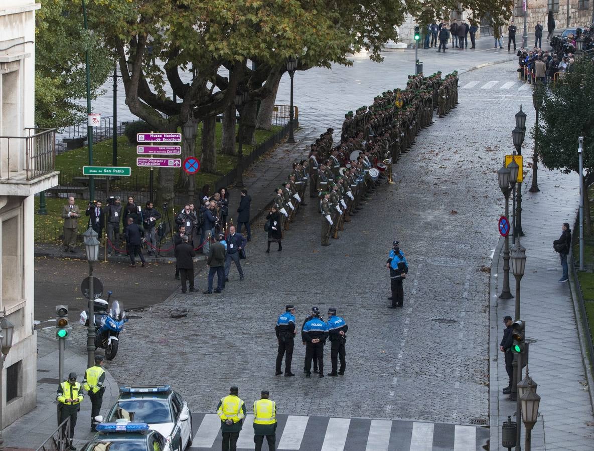 La reunión bilateral se desarrolla en el Palacio Real con la presencia de ministros de los dos países