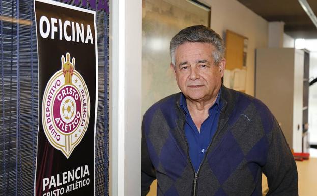 El presidente del Palencia Cristo, David Nieto, en las oficinas del club.