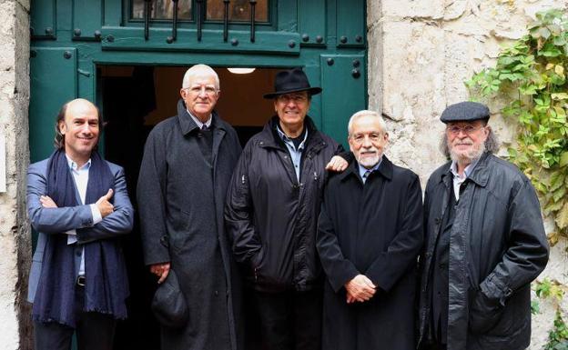 Carlos Núñez, Don Randel, Luis Delgado, Ismael Fernández de la Cuesta y Joaquín Díaz. 