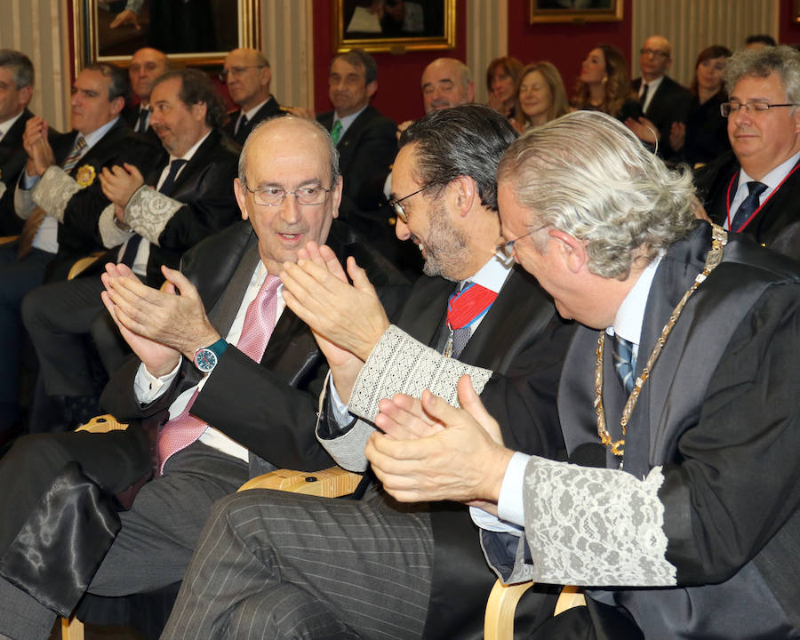 Ha recibido la Orden de San Raimundo