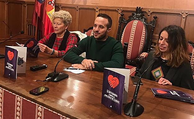 Soledad Heras, Carlos Fernández y Luna Belda ayer en la presentación del fancine. 