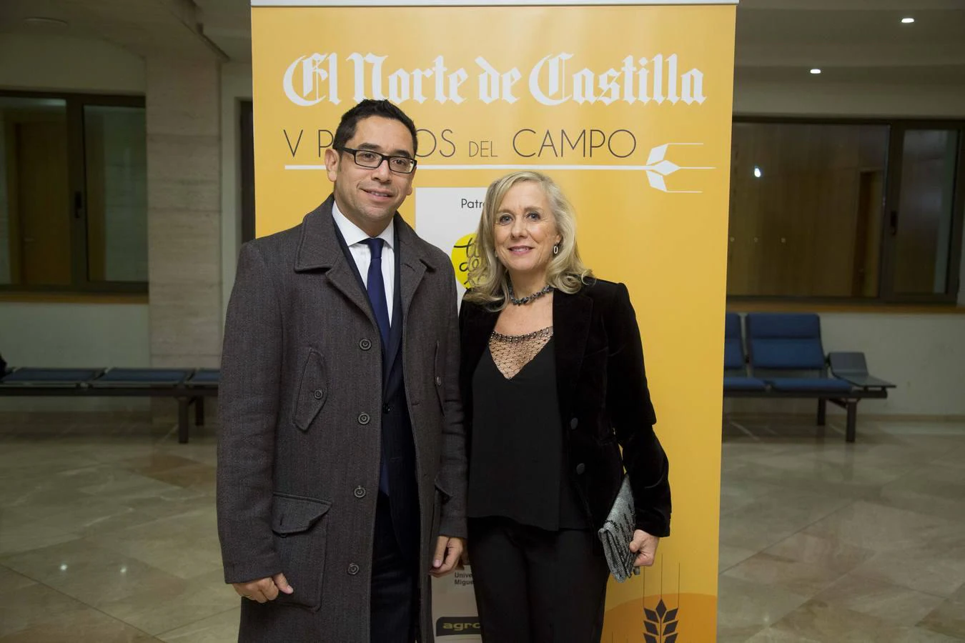 Javier Rodríguez, vicerrector de la UE Miguel de Cervantes, patrocinadora de los V Premios del Campo, y Ana Alonso.