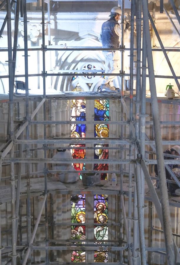 Fotos: Limpieza de la iglesia Santa María de la Antigua de Valladolid