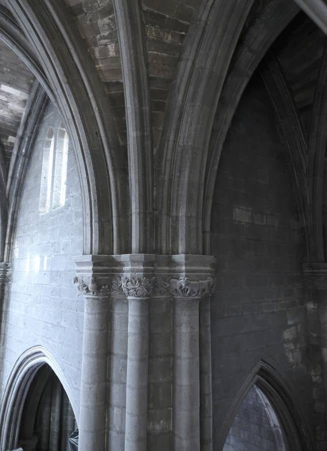 Fotos: Limpieza de la iglesia Santa María de la Antigua de Valladolid