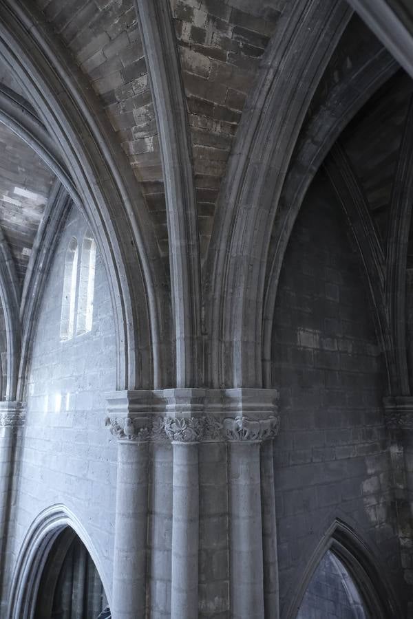 Fotos: Limpieza de la iglesia Santa María de la Antigua de Valladolid