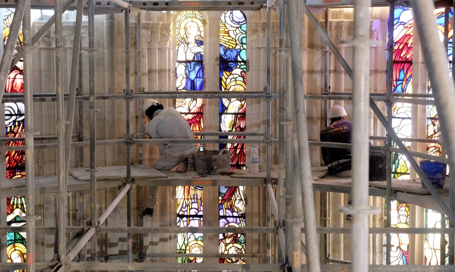Fotos: Limpieza de la iglesia Santa María de la Antigua de Valladolid