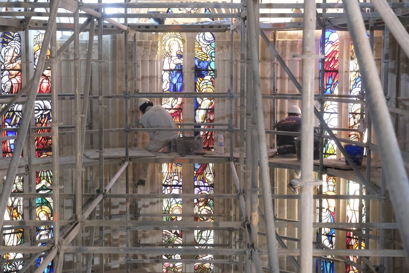 Fotos: Limpieza de la iglesia Santa María de la Antigua de Valladolid