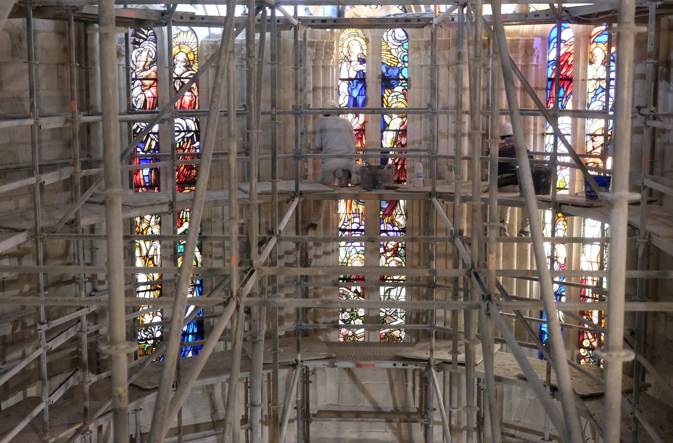 Fotos: Limpieza de la iglesia Santa María de la Antigua de Valladolid