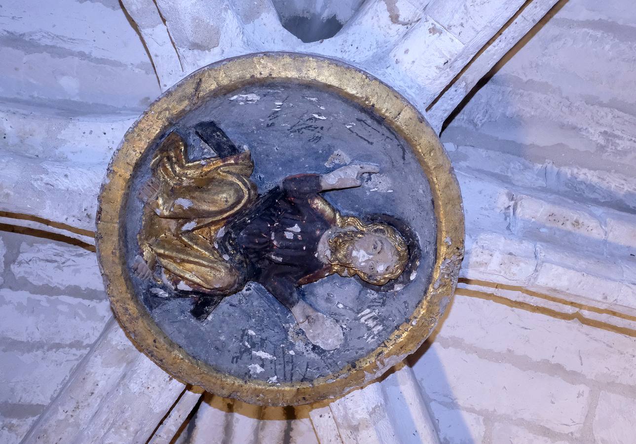 Fotos: Limpieza de la iglesia Santa María de la Antigua de Valladolid