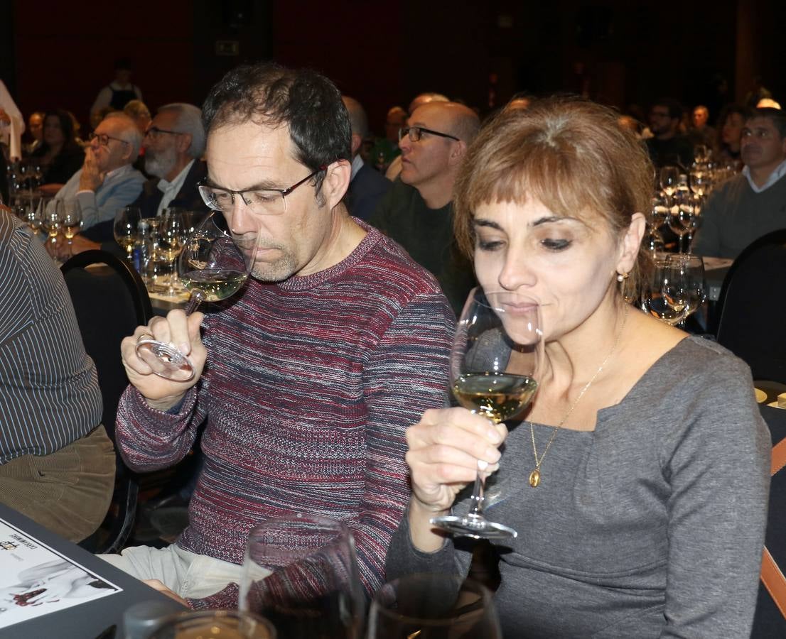 Los invitados probaron en primicia un blanco de Rueda y tres tintos de Ribera del Duero